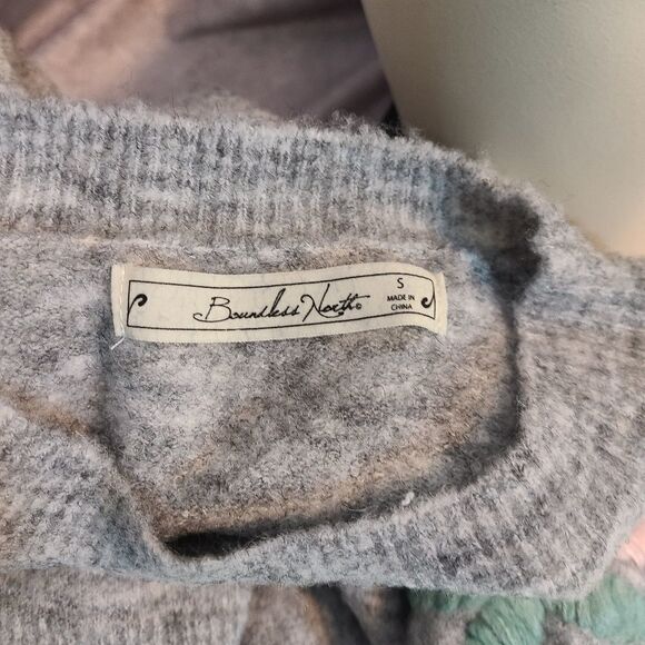 ‎Boundless North Grey Embroidered Sweater Size Small - Picture 5 of 6